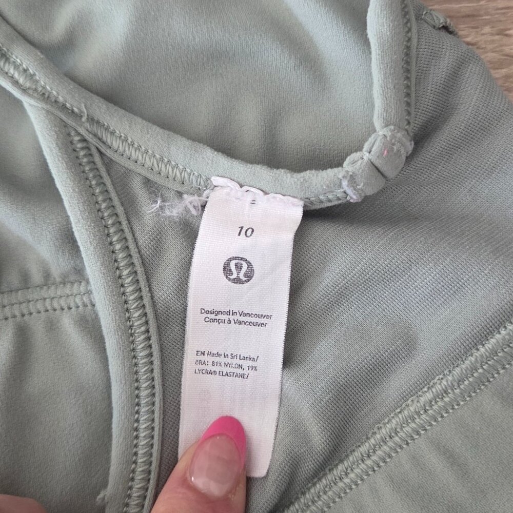 Lululemon sports bra